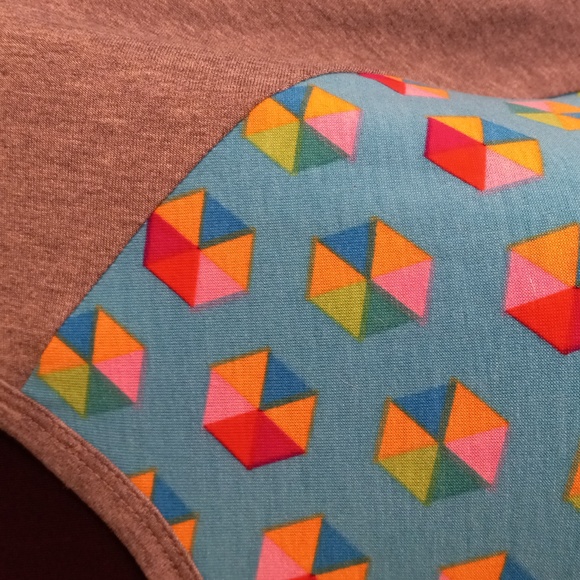 LuLaRoe M Randy Tee Shirt 3/4 Sleeve Blue Geometric Grey - Picture 3 of 8